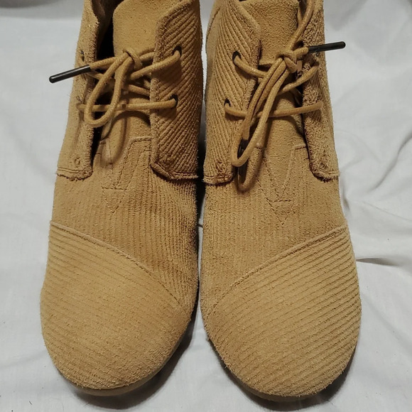 Toms textured suede tan wedge heeled booties - Picture 2 of 9